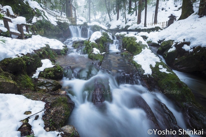 雪の瓜割の滝