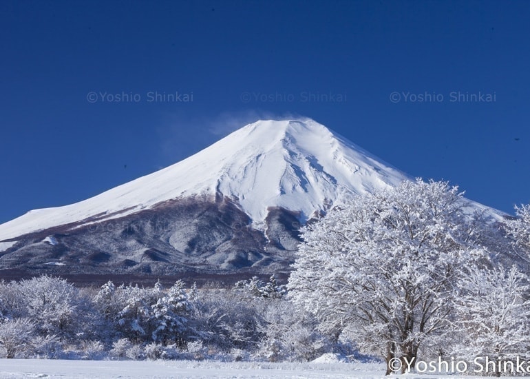 雪晴れの富士山