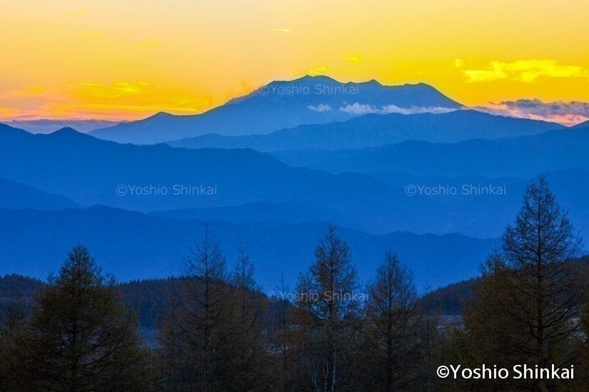 山並みと御嶽山