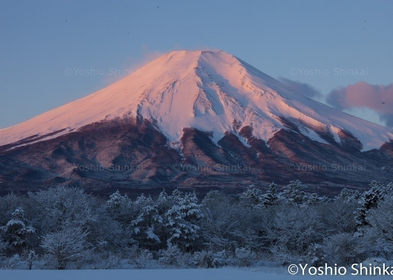 朝焼けの富士山
