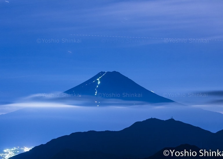 夜の富士山